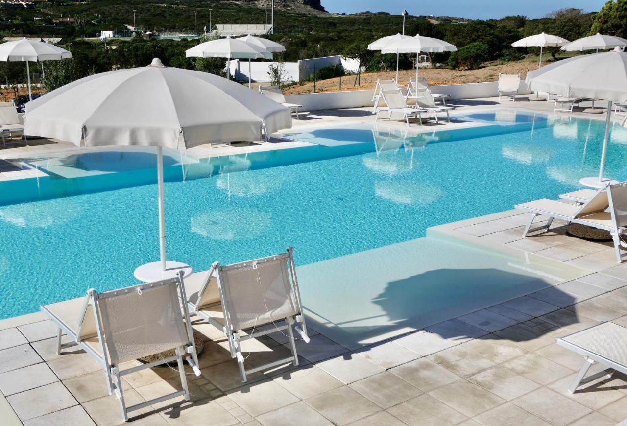Resort Con Piscina A Soli 250 Mt Dalla Spiaggia La Pelosa Стинтино Екстериор снимка